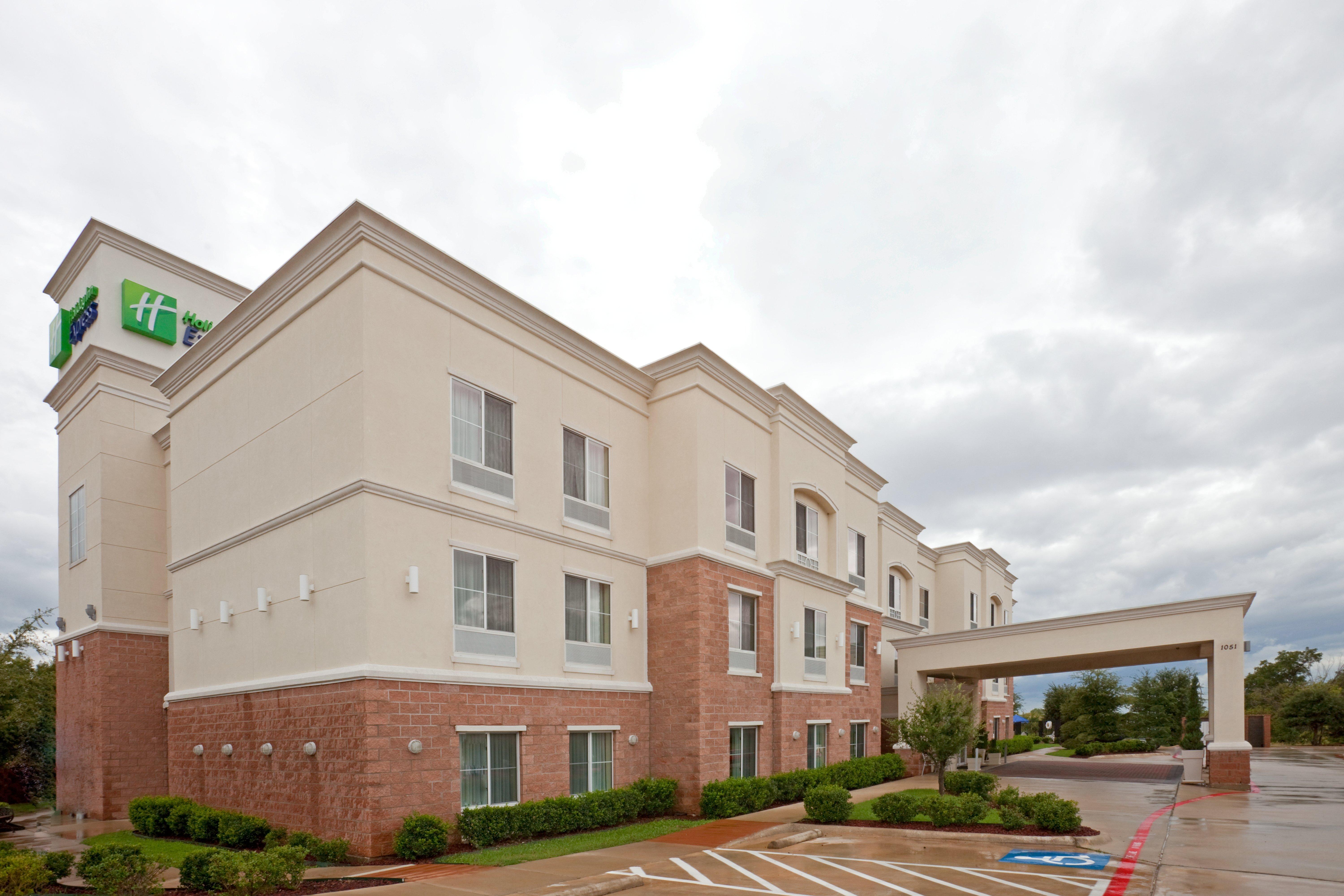 Holiday Inn Express Hotel & Suites Decatur, Tx, An Ihg Hotel Exterior photo
