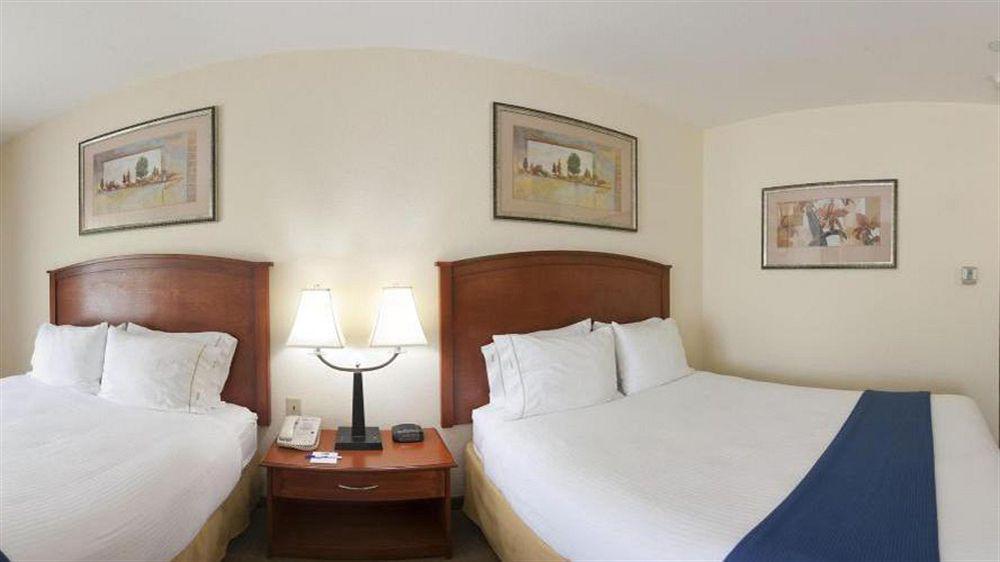 Holiday Inn Express Hotel & Suites Decatur, Tx By Ihg Exterior photo