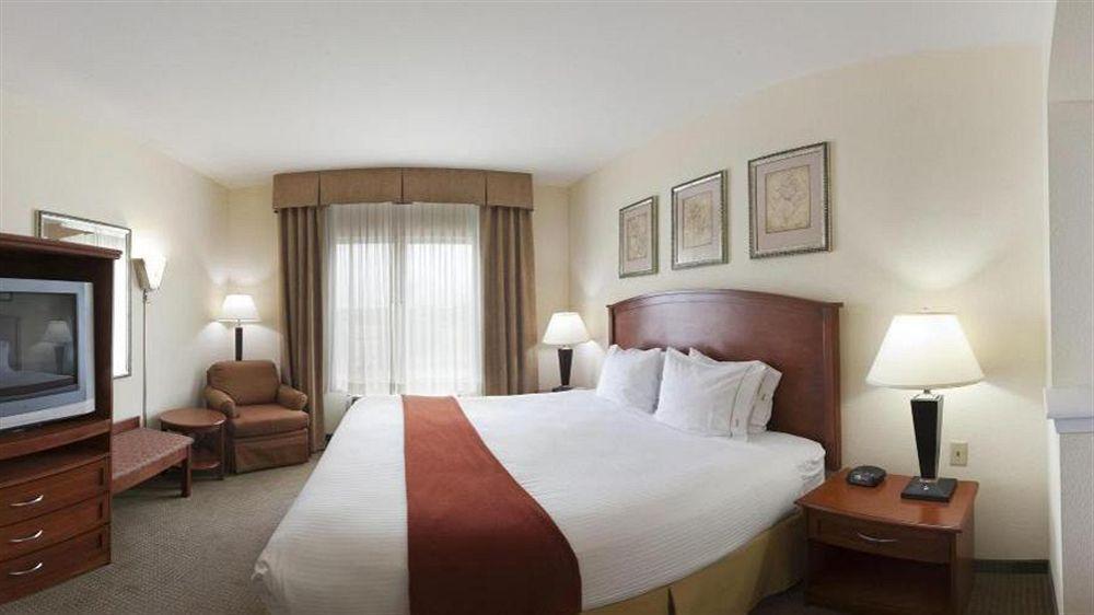 Holiday Inn Express Hotel & Suites Decatur, Tx By Ihg Exterior photo