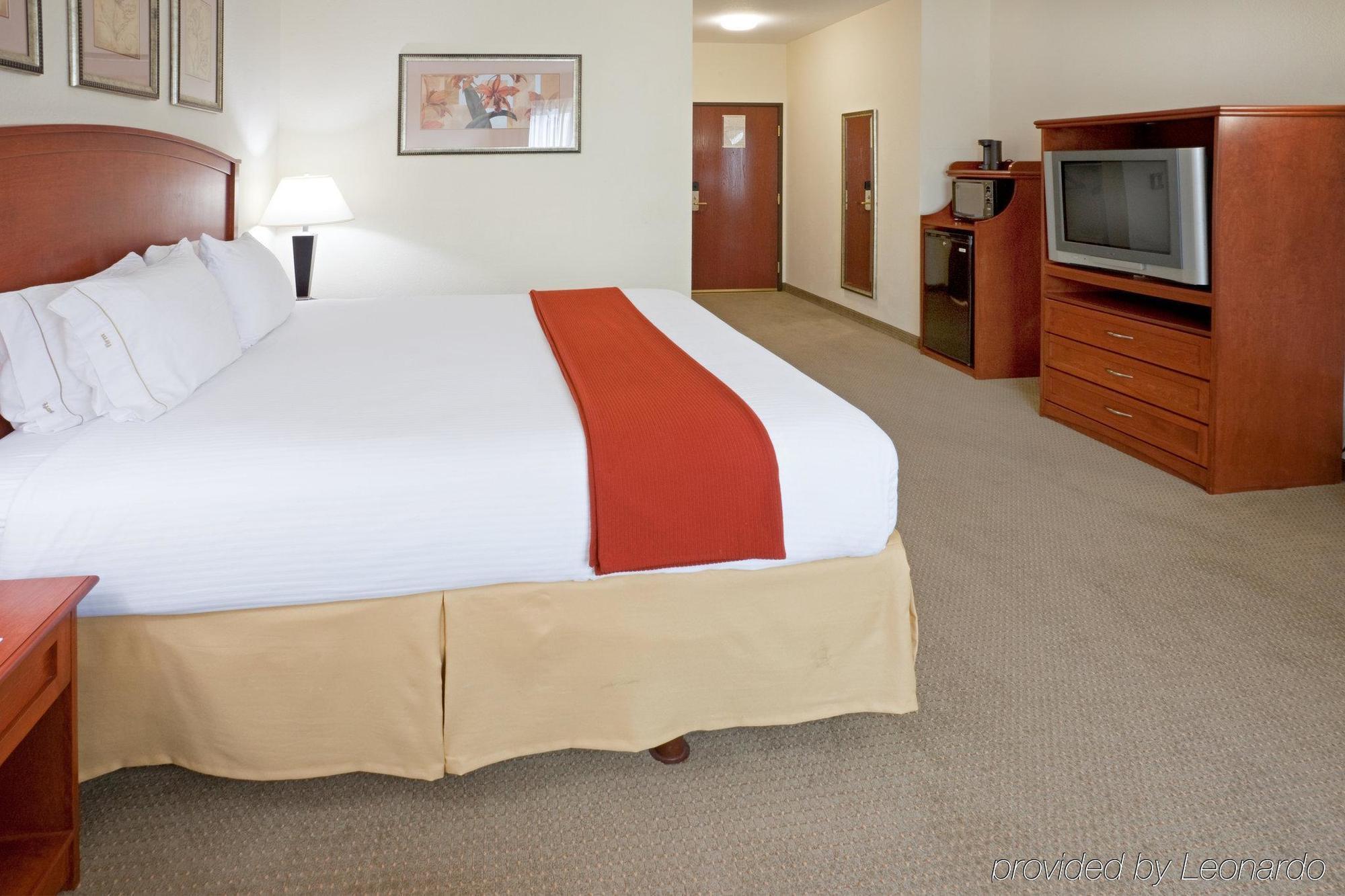 Holiday Inn Express Hotel & Suites Decatur, Tx By Ihg Exterior photo
