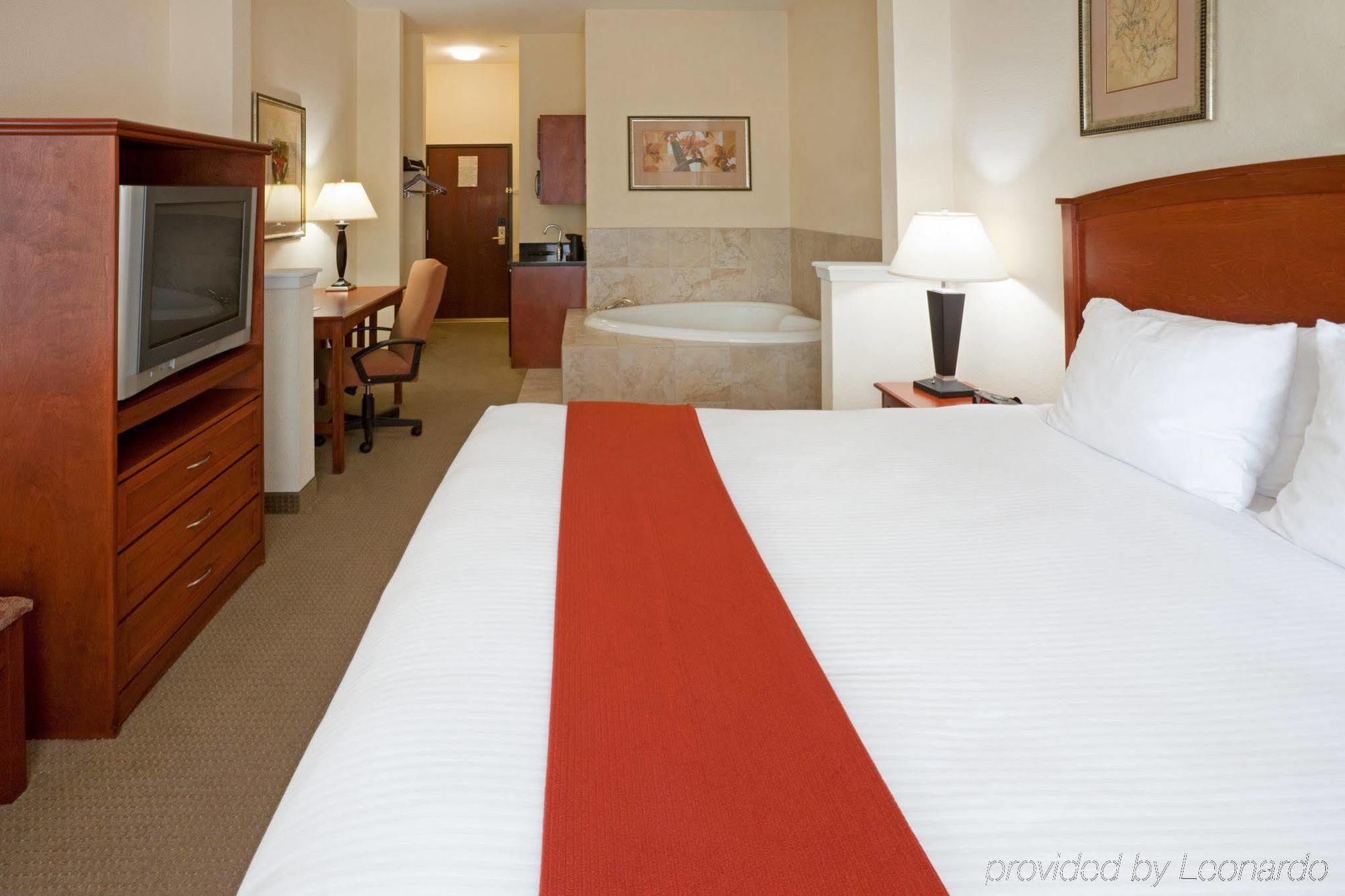 Holiday Inn Express Hotel & Suites Decatur, Tx, An Ihg Hotel Room photo